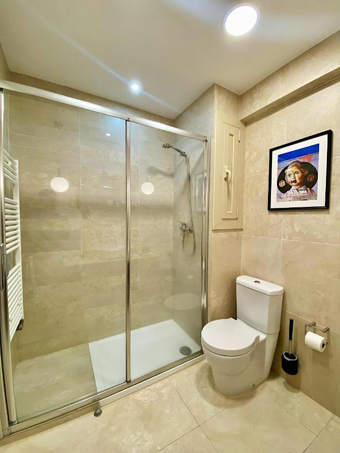 Abbott Apartment - 1 Min From The Beach - 100M2 - Sleeps 8 シッチェス エクステリア 写真