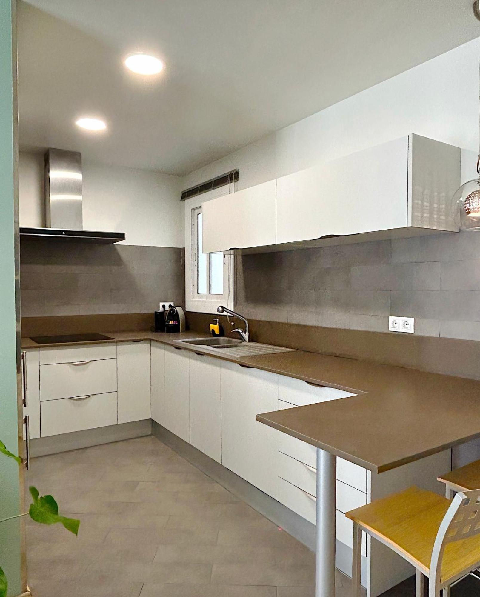 Abbott Apartment - 1 Min From The Beach - 100M2 - Sleeps 8 シッチェス エクステリア 写真