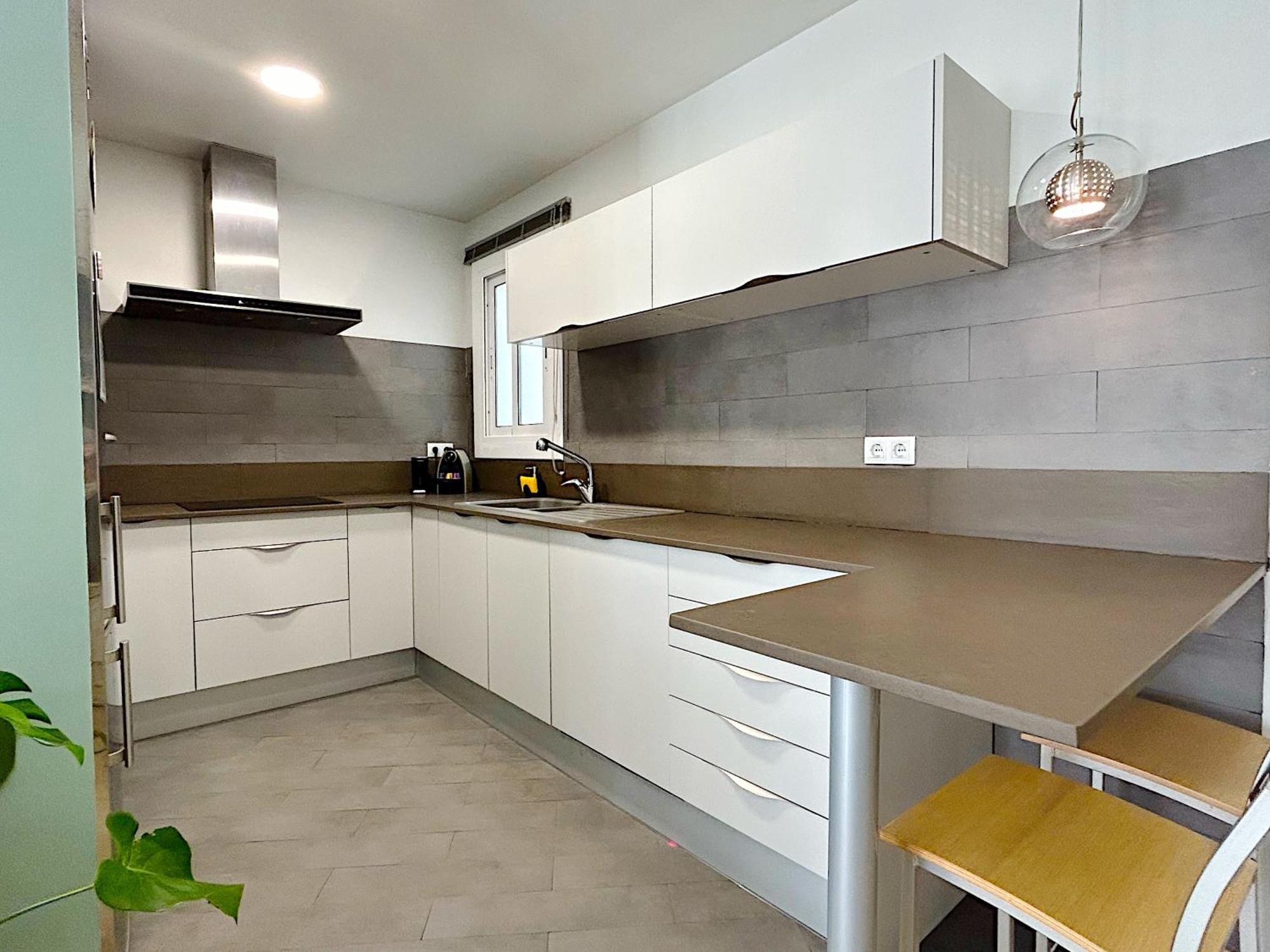 Abbott Apartment - 1 Min From The Beach - 100M2 - Sleeps 8 シッチェス エクステリア 写真